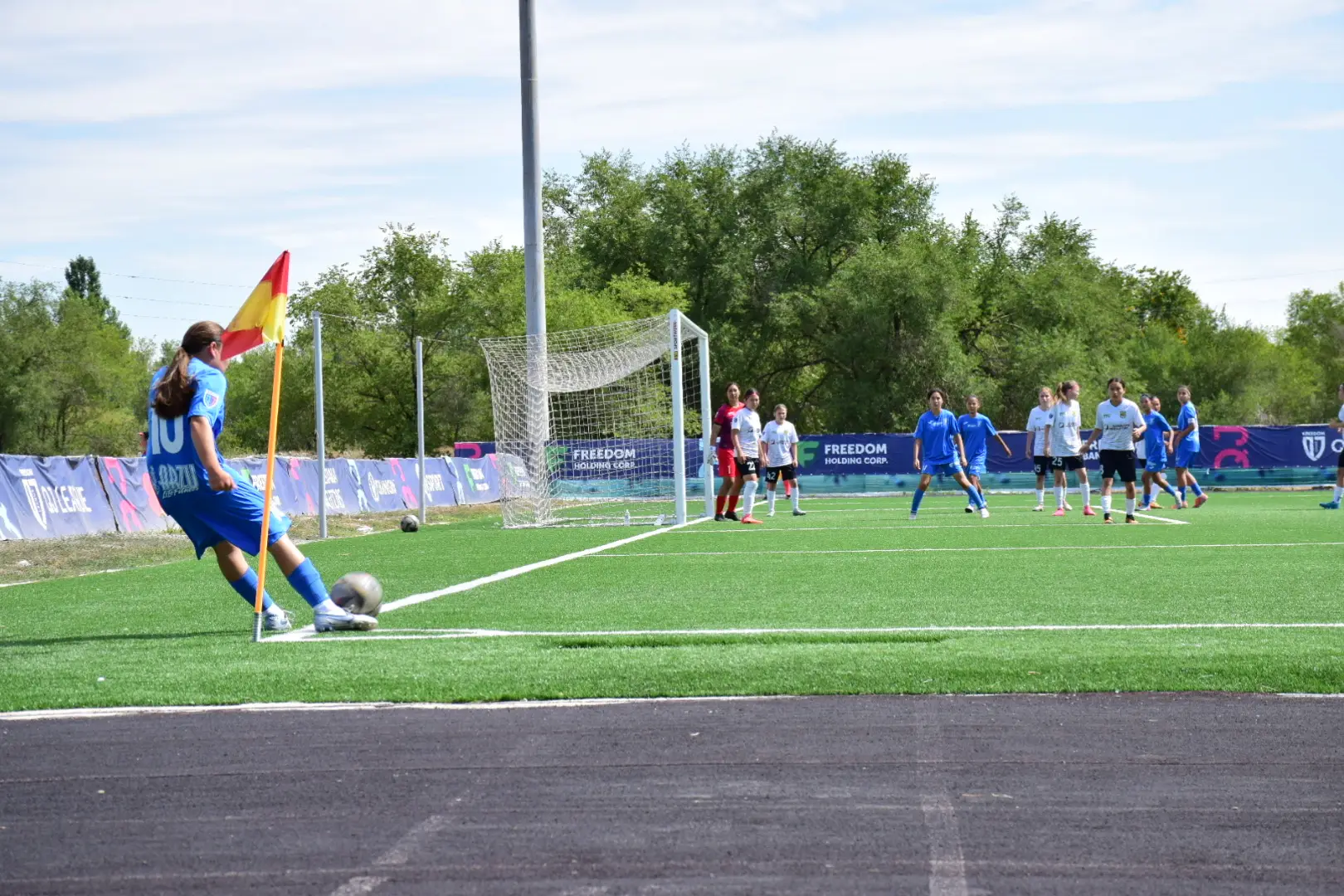 Медаль үшін тартыс қызып тұр: Freedom QJ League W-дің 10-турына шолу