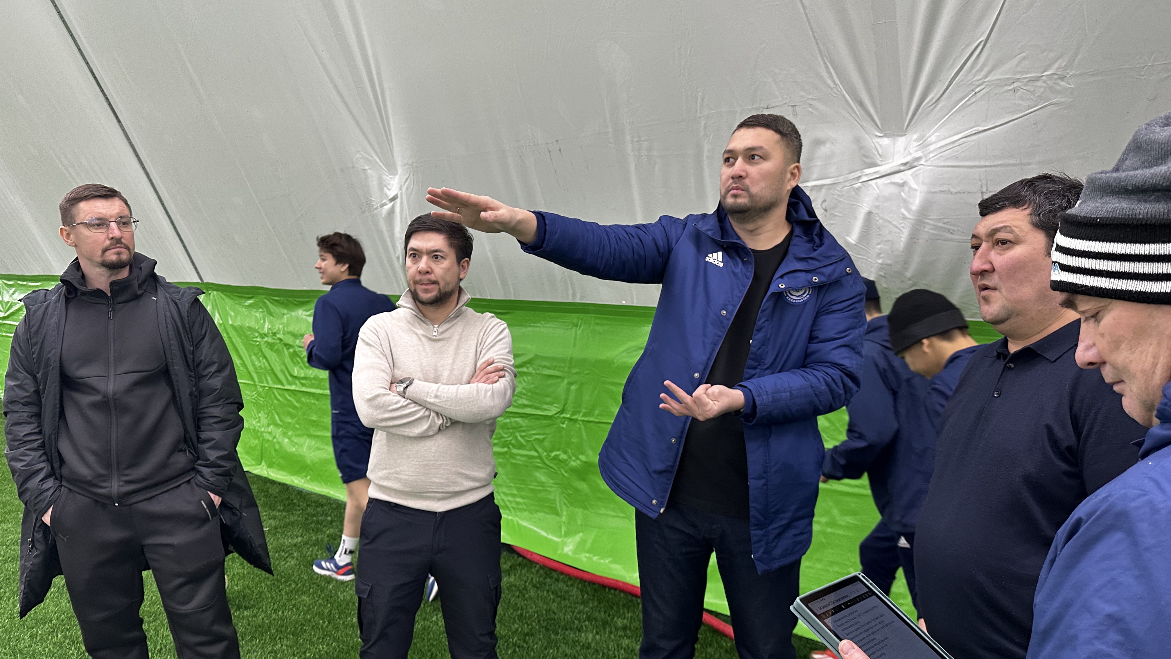 Специалисты Лиги посетили столичный манеж Air Arena