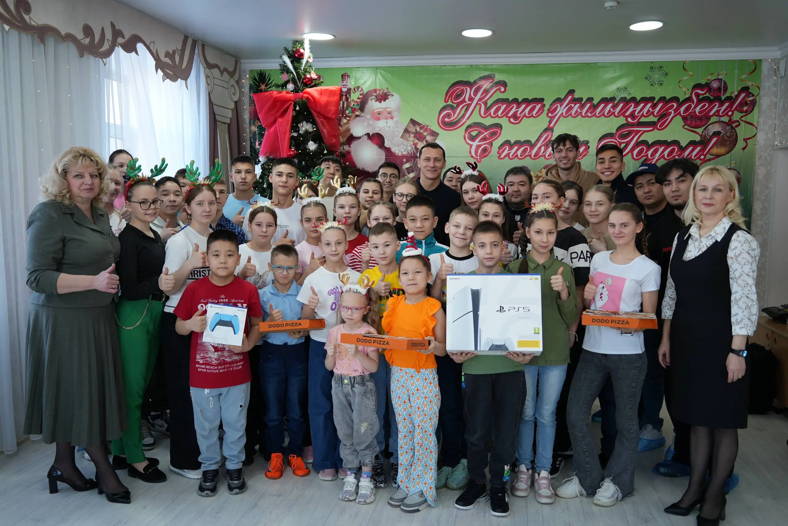 ALGA! x Phygital Fest: children receive New Year gifts